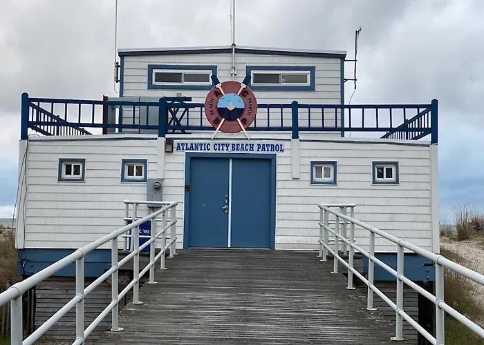 3 Bedroom Atlantic City House Steps From Boardwalk, Beach, Shopping , Nightlife.